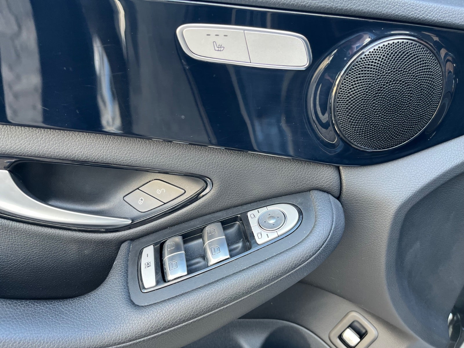 Grå Mercedes C200 fra 2017