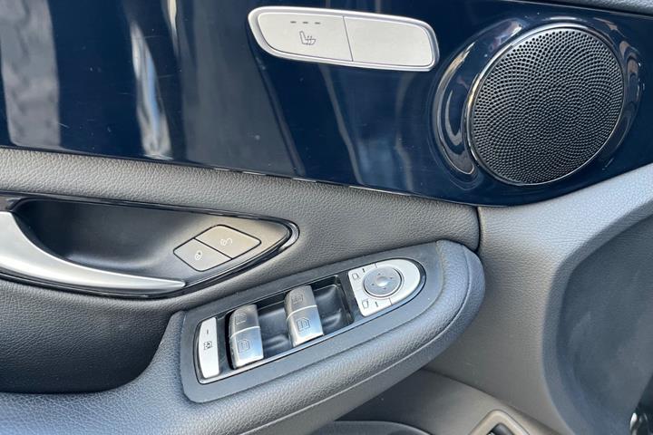 Grå Mercedes C200 fra 2017