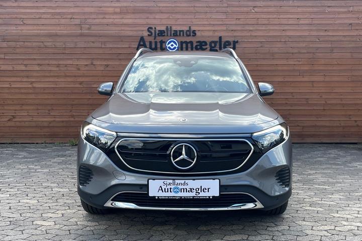 Grå Mercedes EQB300 fra 2023