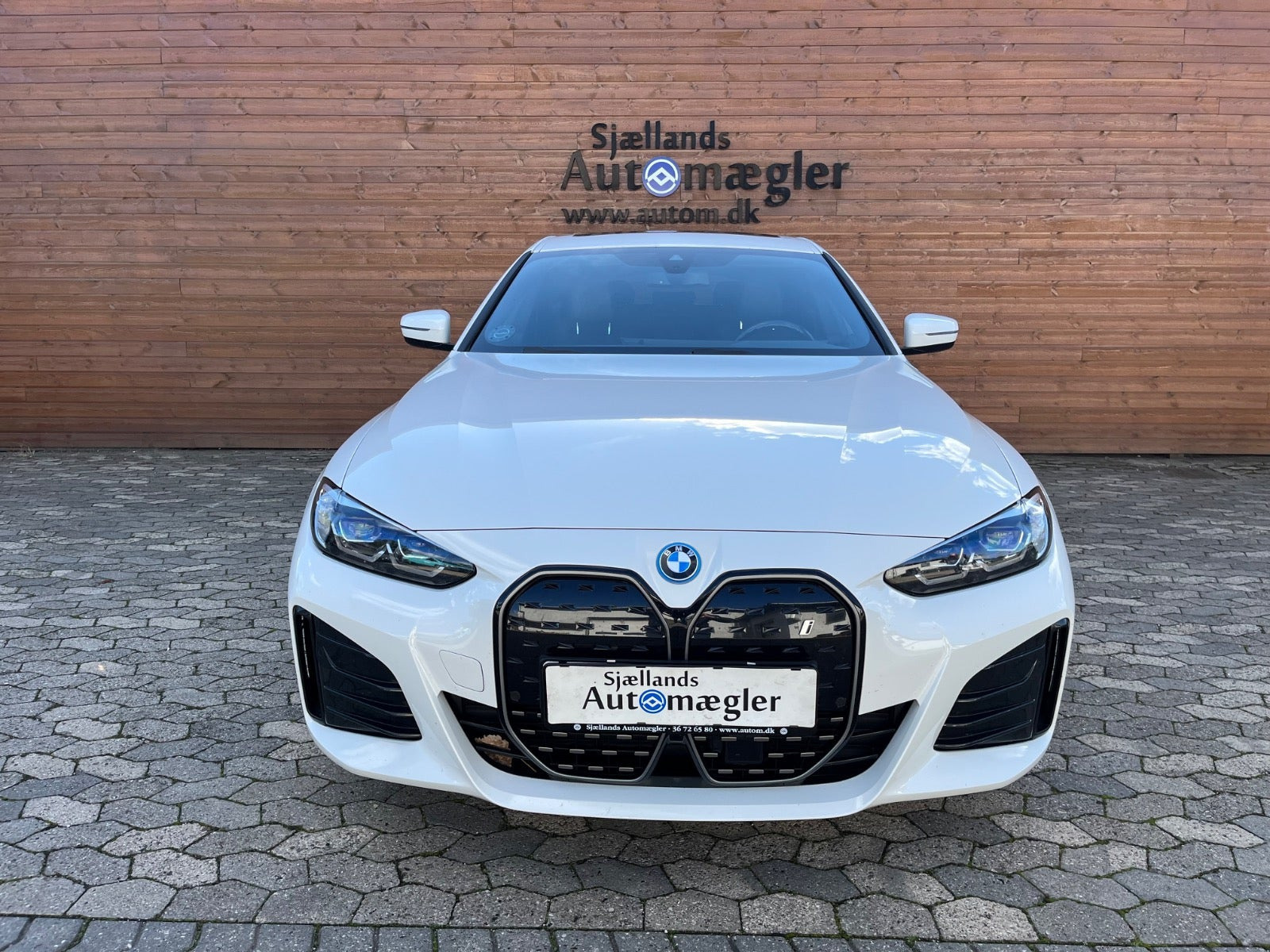 Hvid BMW i4 fra 2023