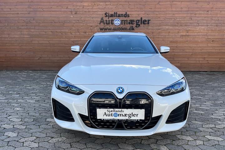 Hvid BMW i4 fra 2023