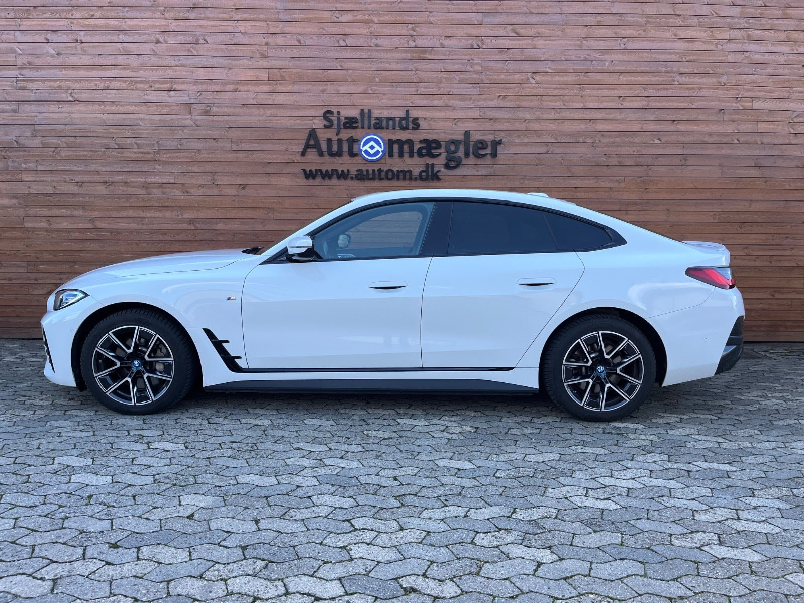 Hvid BMW i4 fra 2023