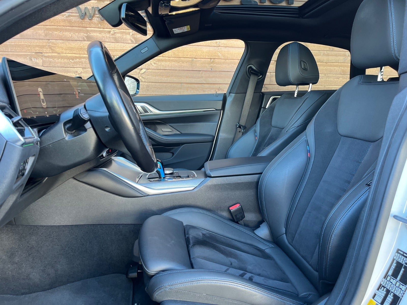Hvid BMW i4 fra 2023
