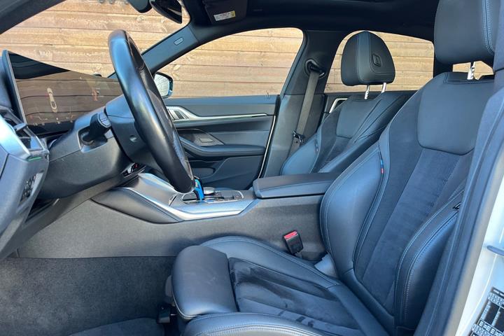 Hvid BMW i4 fra 2023