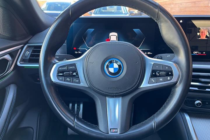 Hvid BMW i4 fra 2023