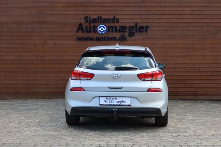 Sølv Hyundai i30 fra 2017