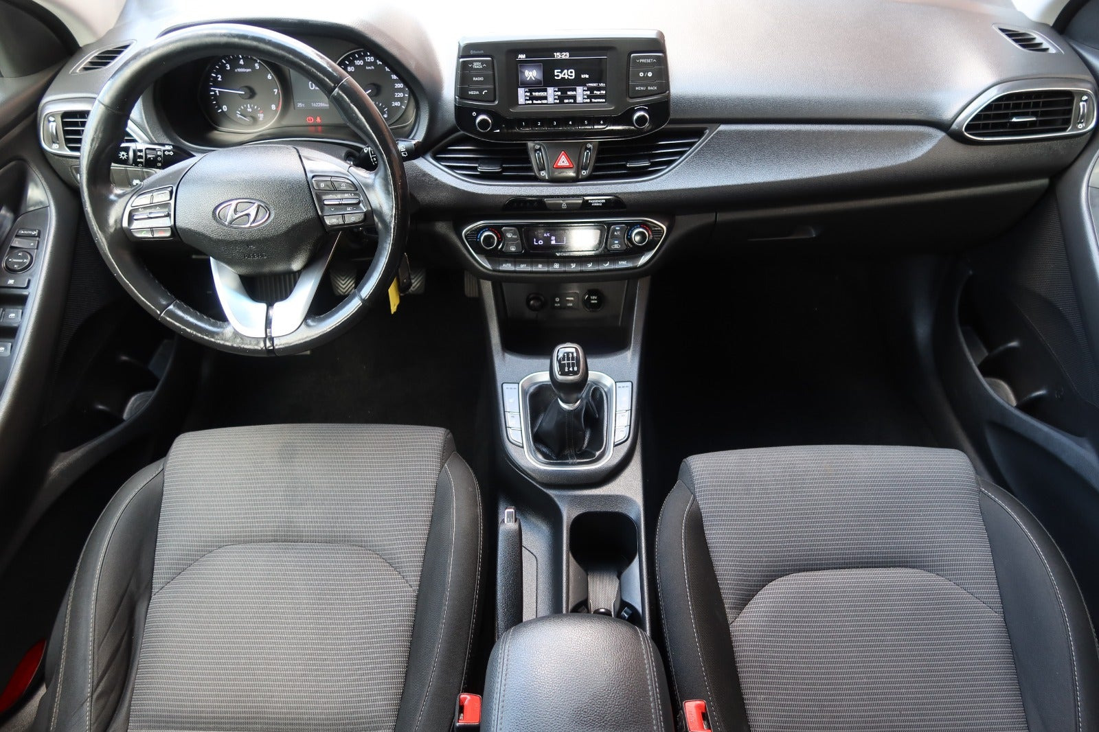 Sølv Hyundai i30 fra 2017
