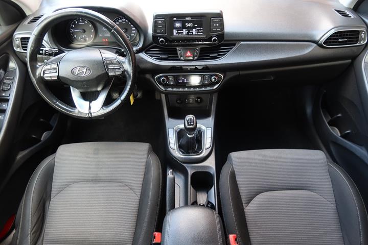 Sølv Hyundai i30 fra 2017