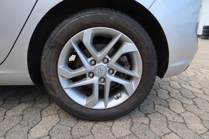 Sølv Hyundai i30 fra 2017
