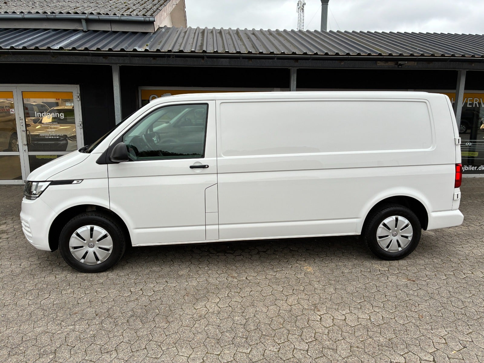 VW Transporter 2,0 TDi 110 Kassevogn lang