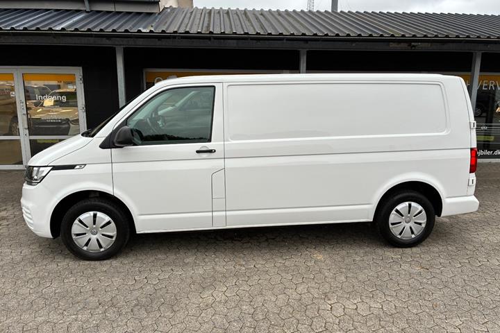 Hvid VW Transporter fra 2023