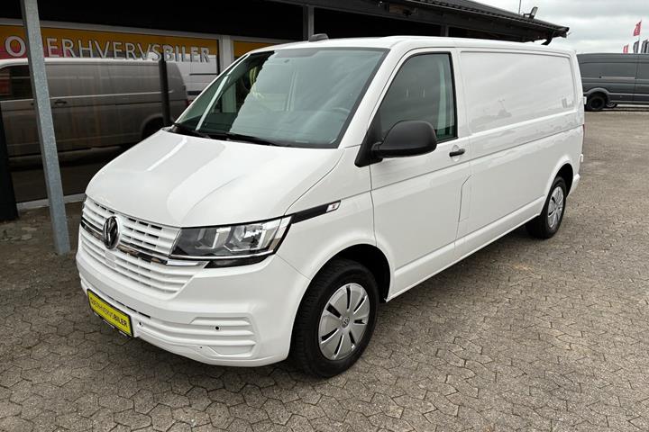 Hvid VW Transporter fra 2023