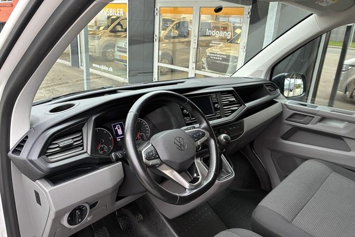Hvid VW Transporter fra 2023