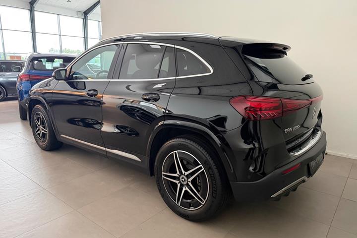 Sort Mercedes EQA250 fra 2024