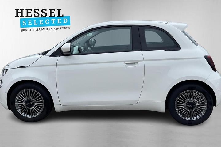 Hvid Fiat 500e fra 2024