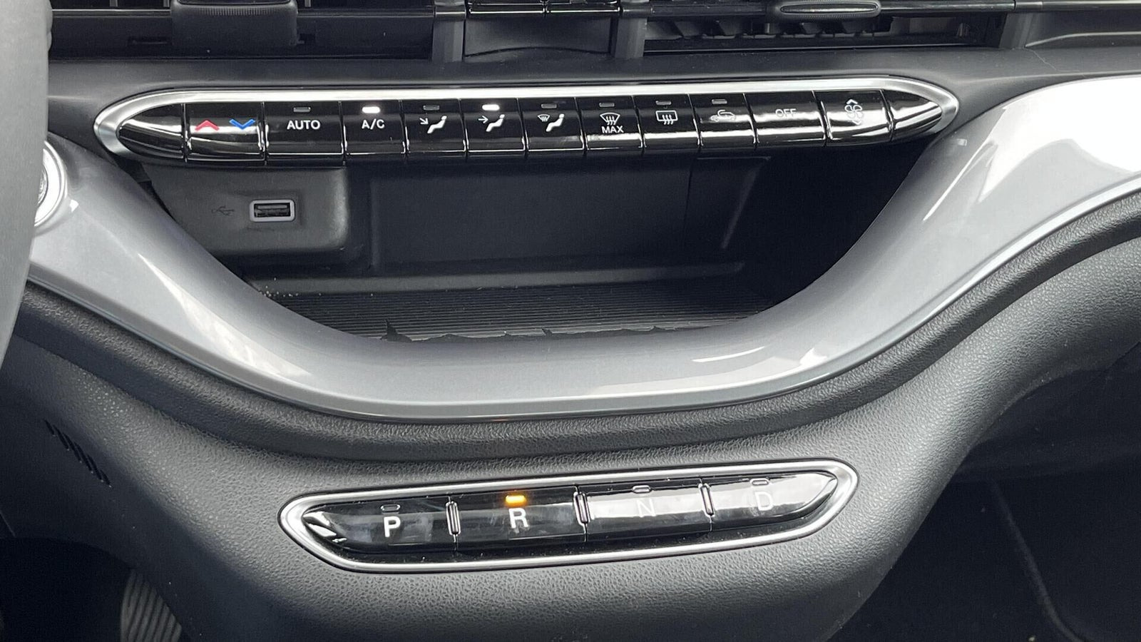 Hvid Fiat 500e fra 2024