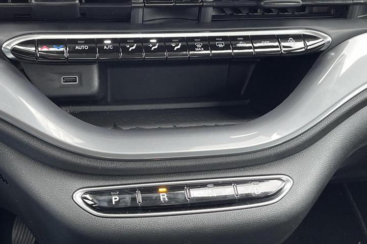 Hvid Fiat 500e fra 2024