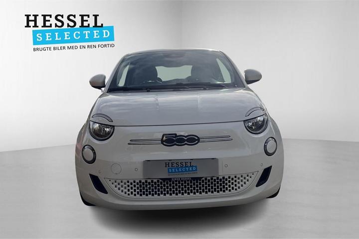 Hvid Fiat 500e fra 2024