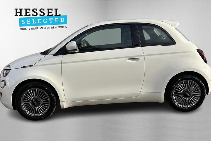 Hvid Fiat 500e fra 2024