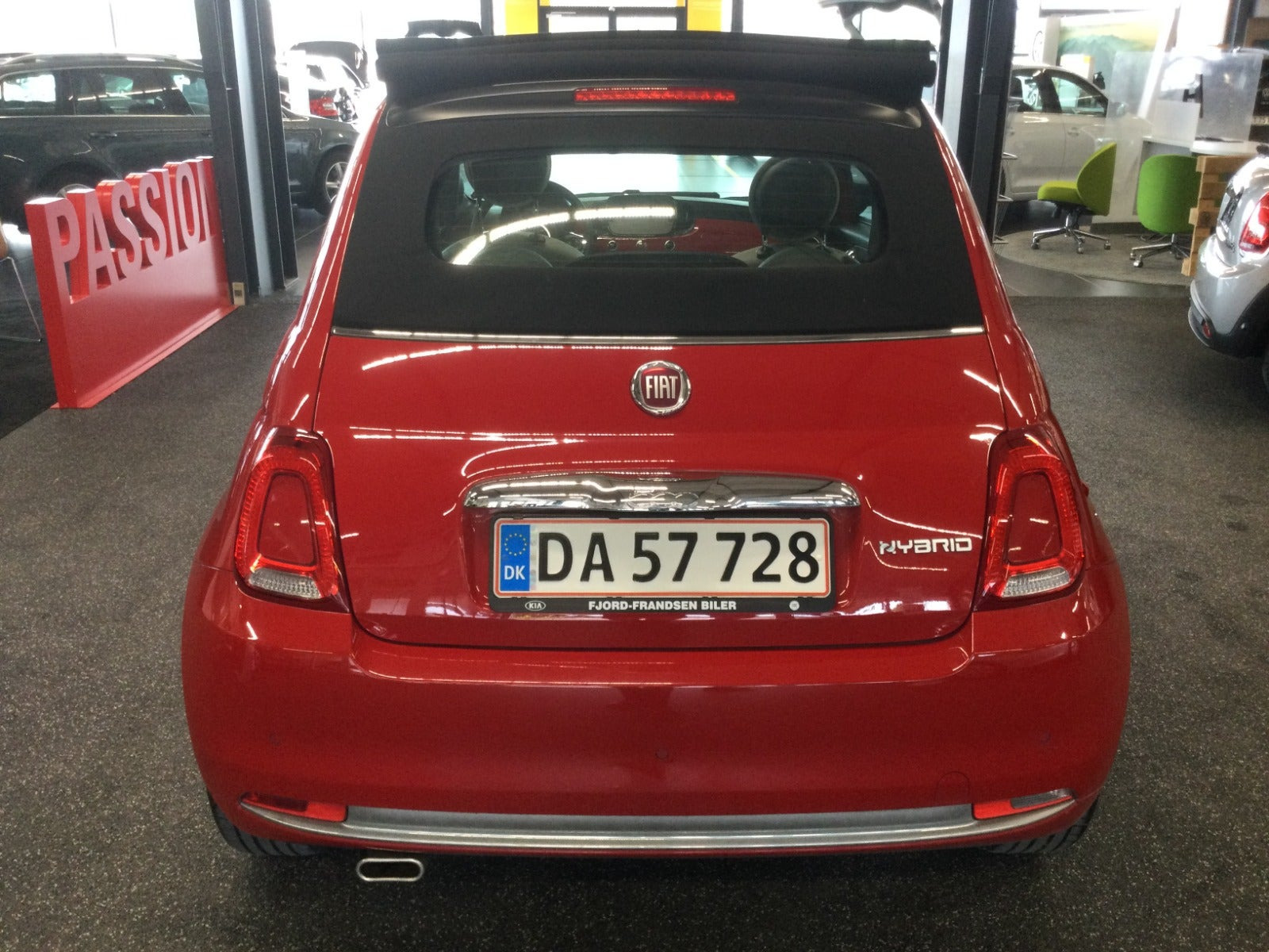 Rød Fiat 500C fra 2021