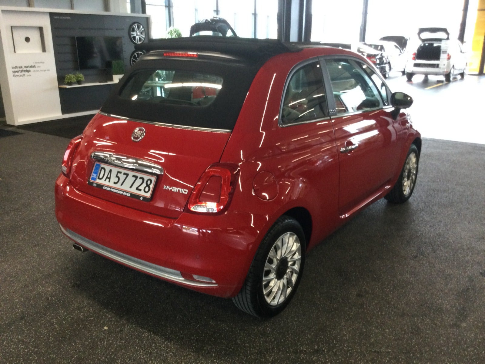 Rød Fiat 500C fra 2021