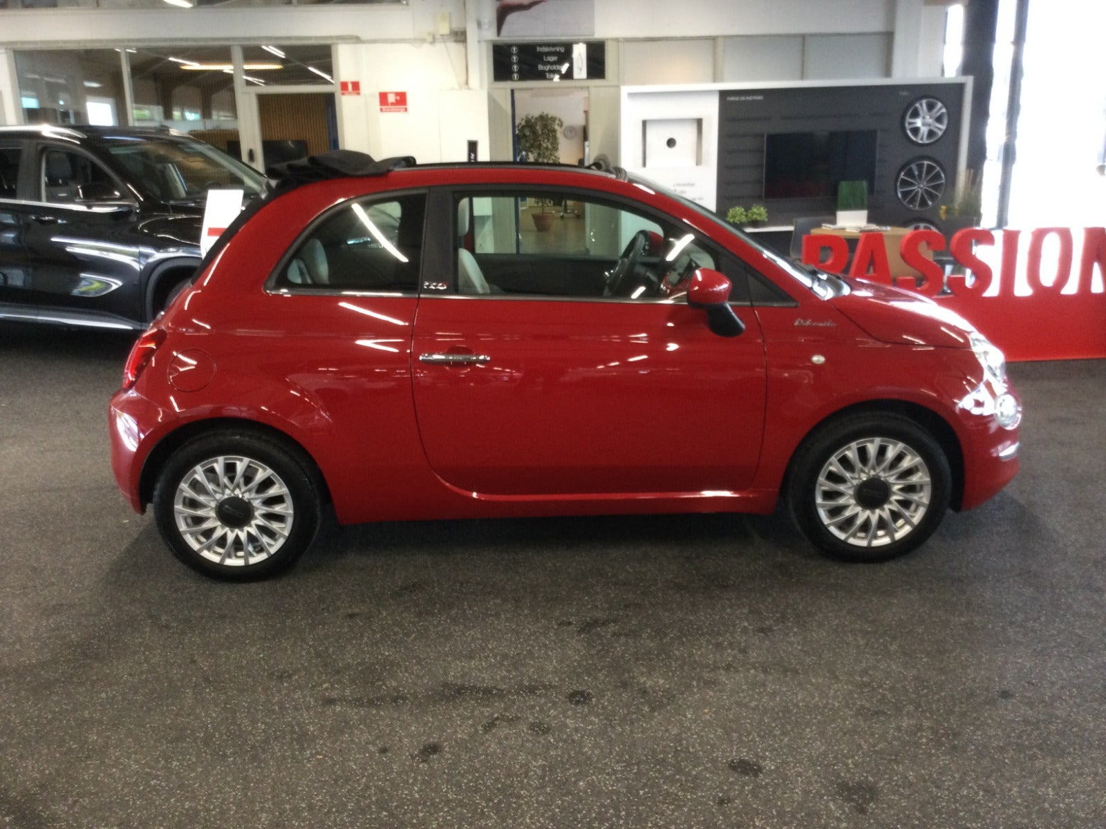 Rød Fiat 500C fra 2021