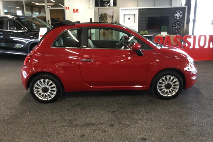 Rød Fiat 500C fra 2021