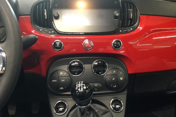 Rød Fiat 500C fra 2021