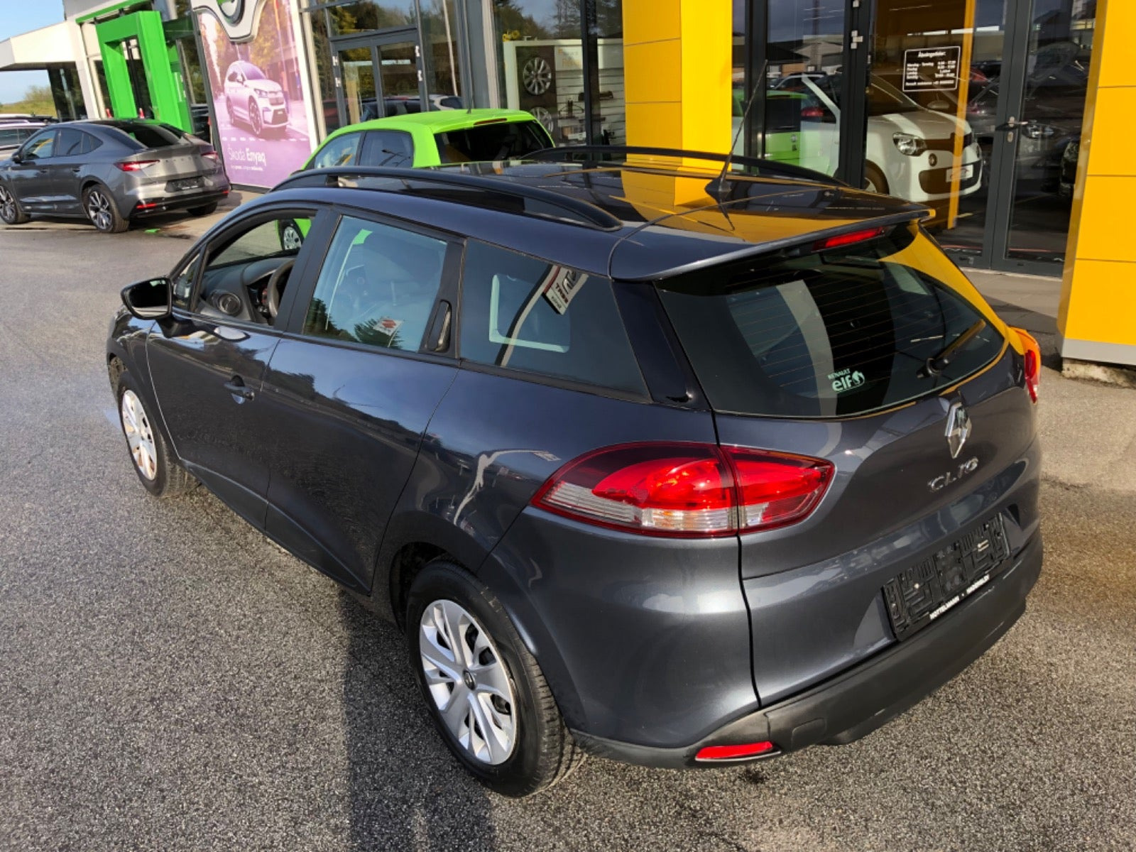 Grå Renault Clio IV fra 2017