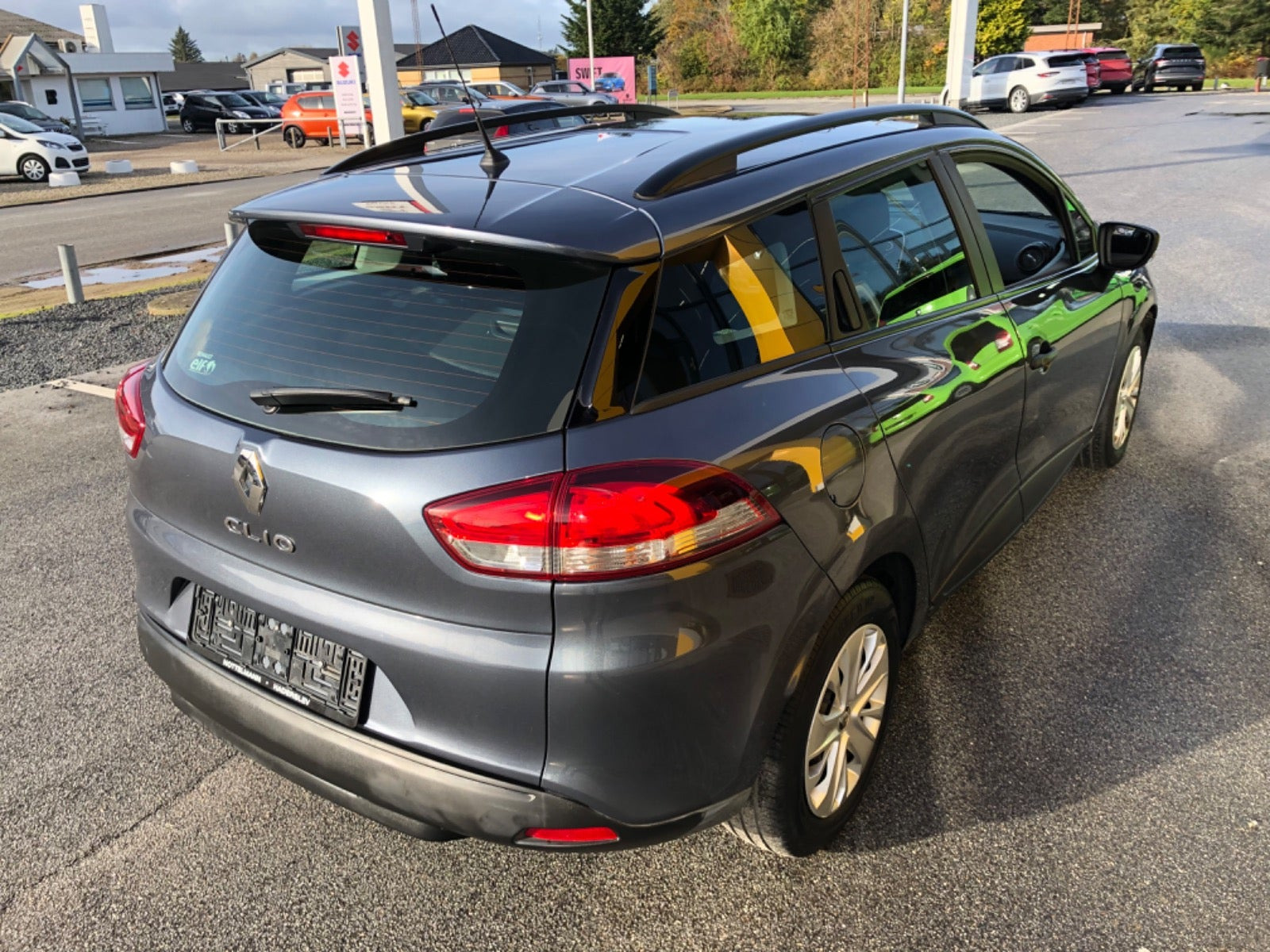Grå Renault Clio IV fra 2017