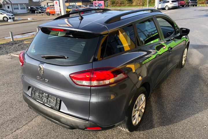 Grå Renault Clio IV fra 2017