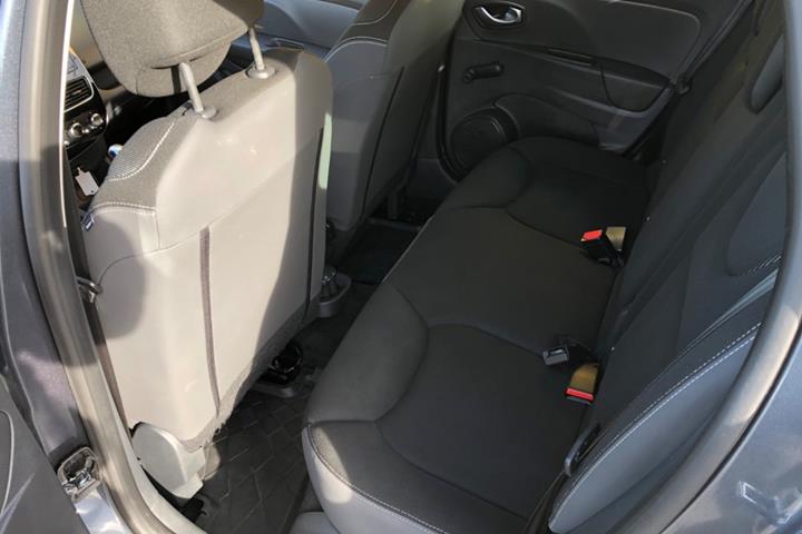 Grå Renault Clio IV fra 2017
