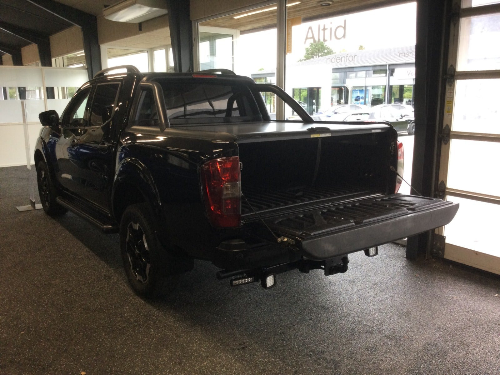 Sort Nissan Navara fra 2021