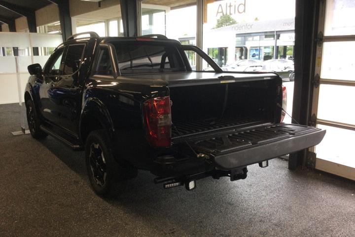 Sort Nissan Navara fra 2021