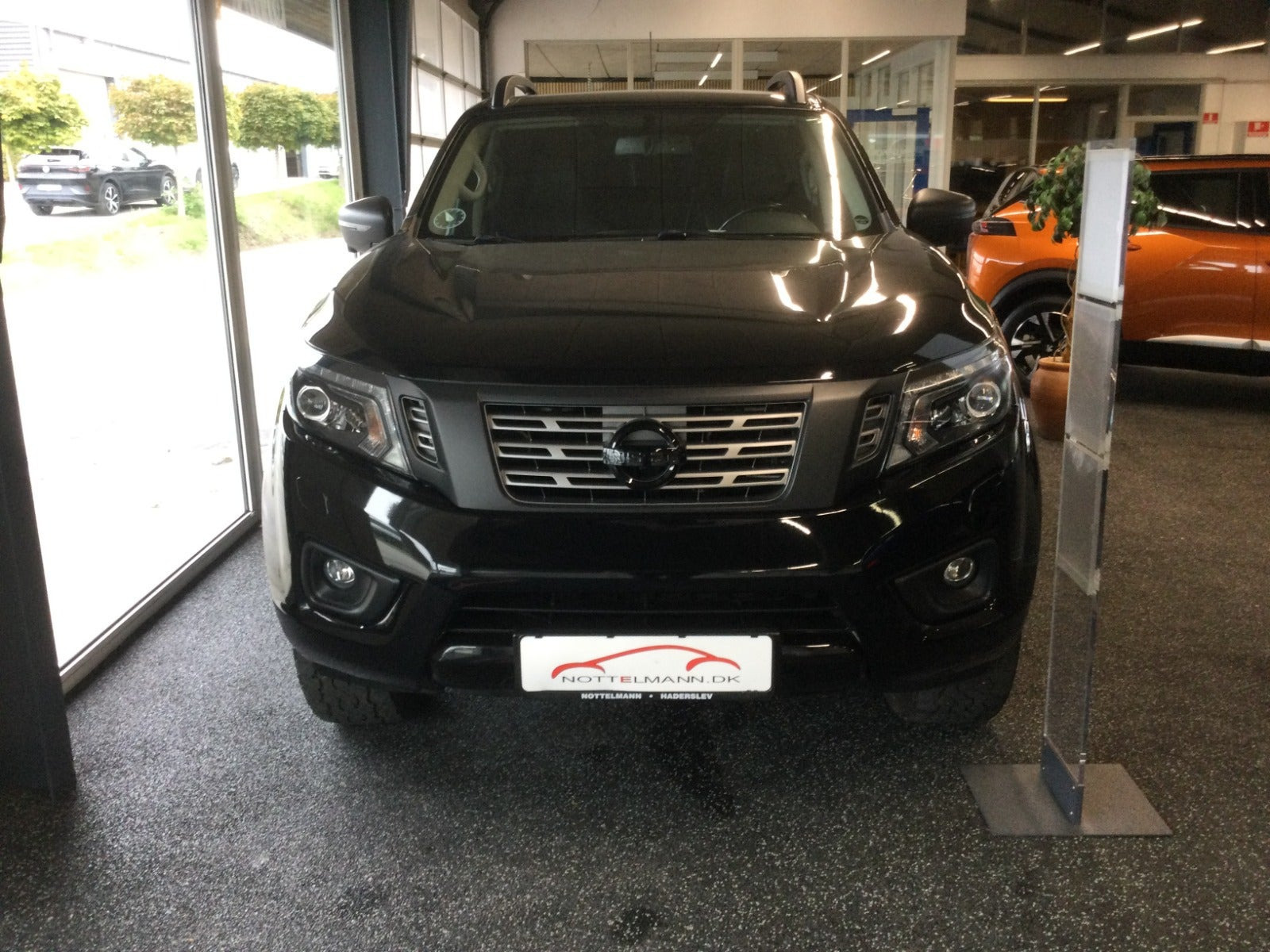 Sort Nissan Navara fra 2021