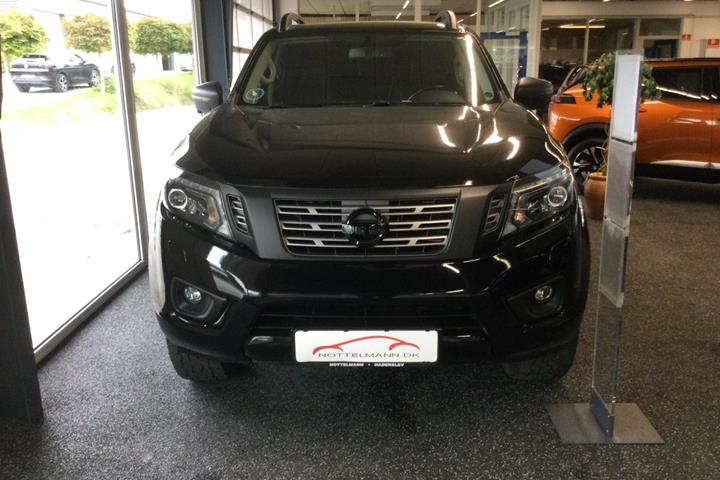 Sort Nissan Navara fra 2021