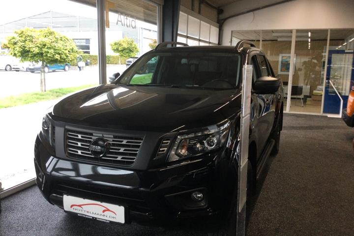 Sort Nissan Navara fra 2021
