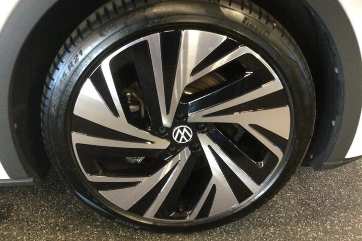 Hvid VW ID.5 fra 2025