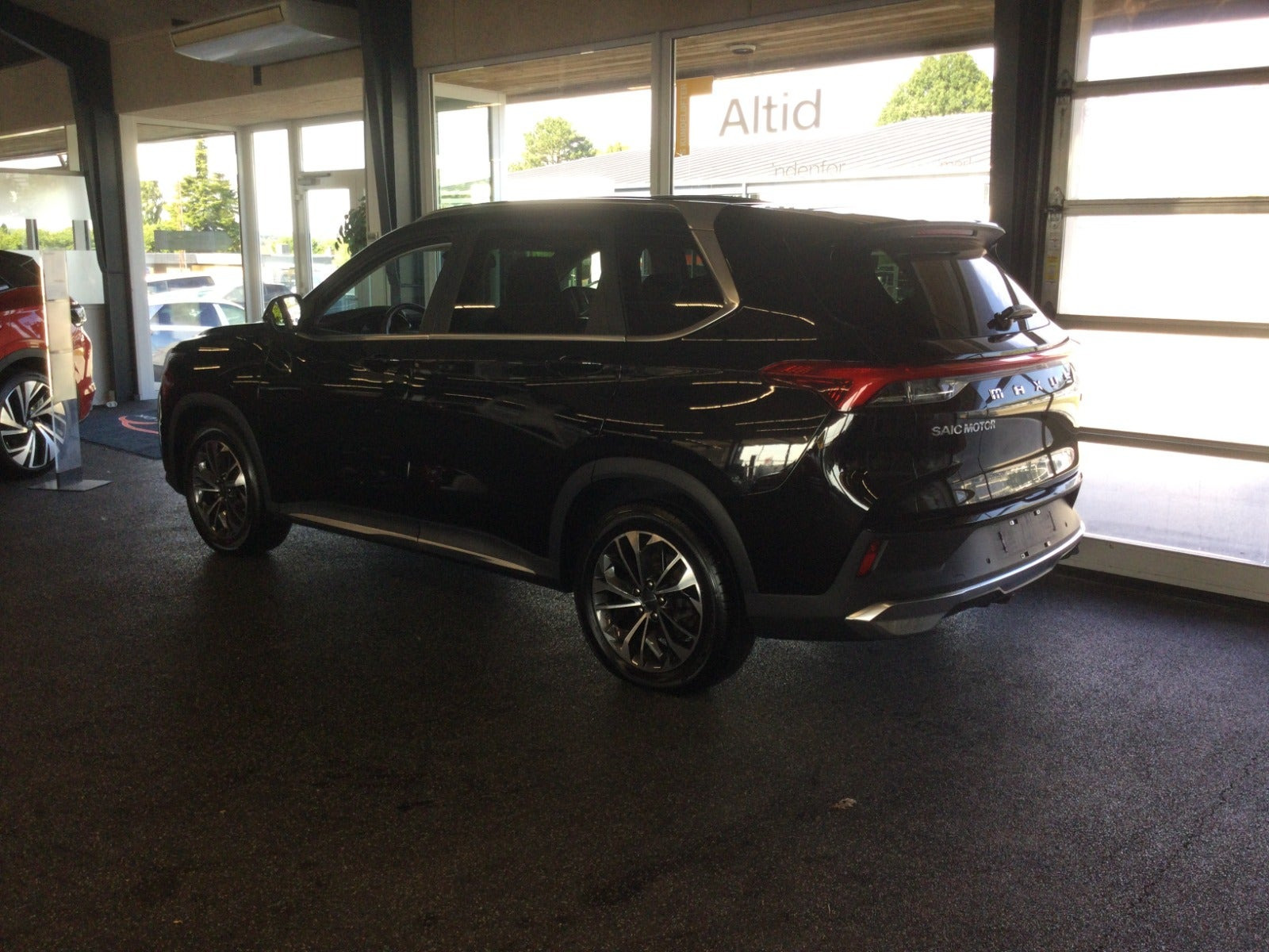 Sort Maxus Euniq6 fra 2022