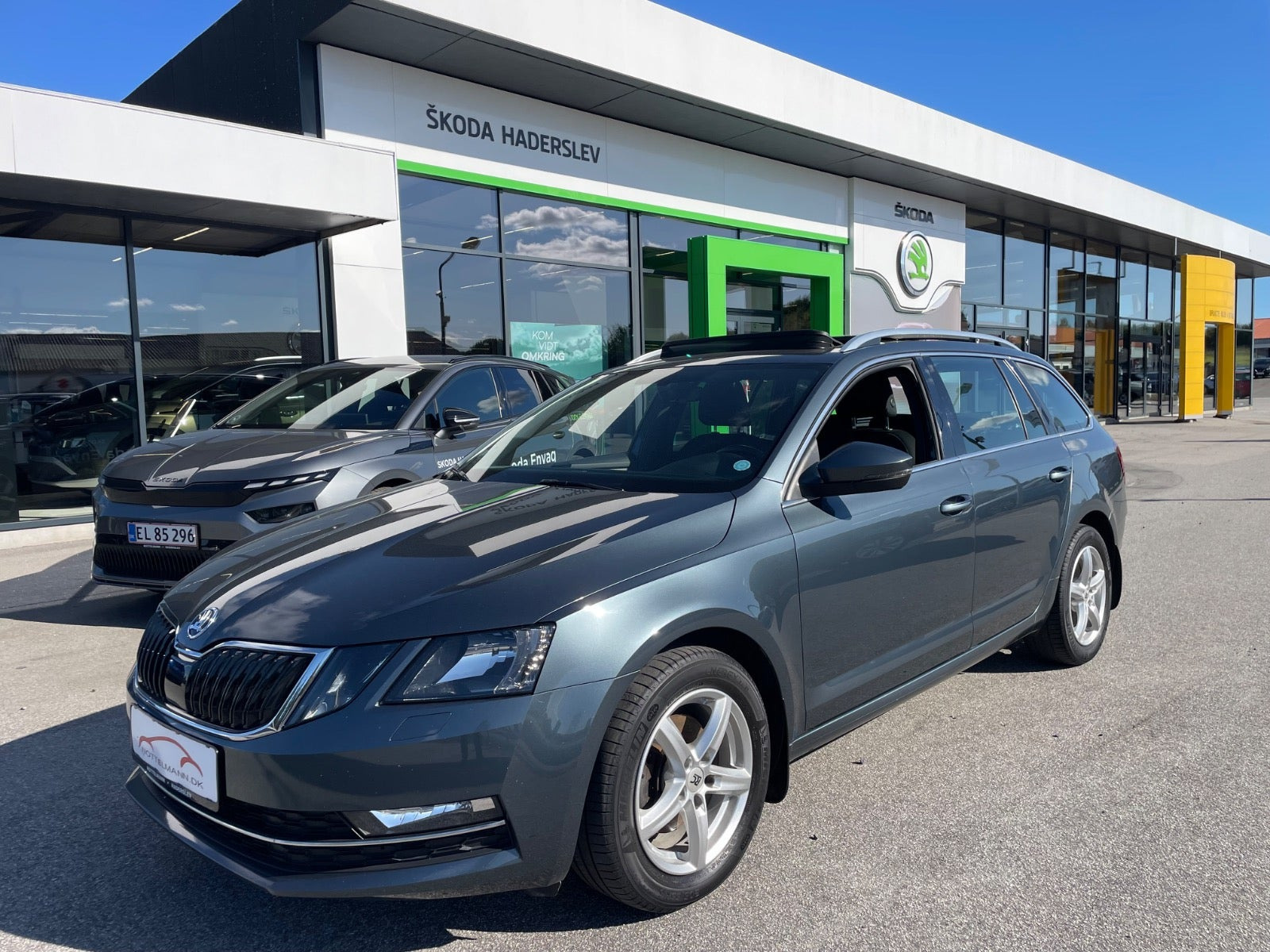 Grå Skoda Octavia fra 2020