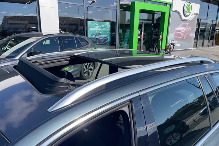 Grå Skoda Octavia fra 2020