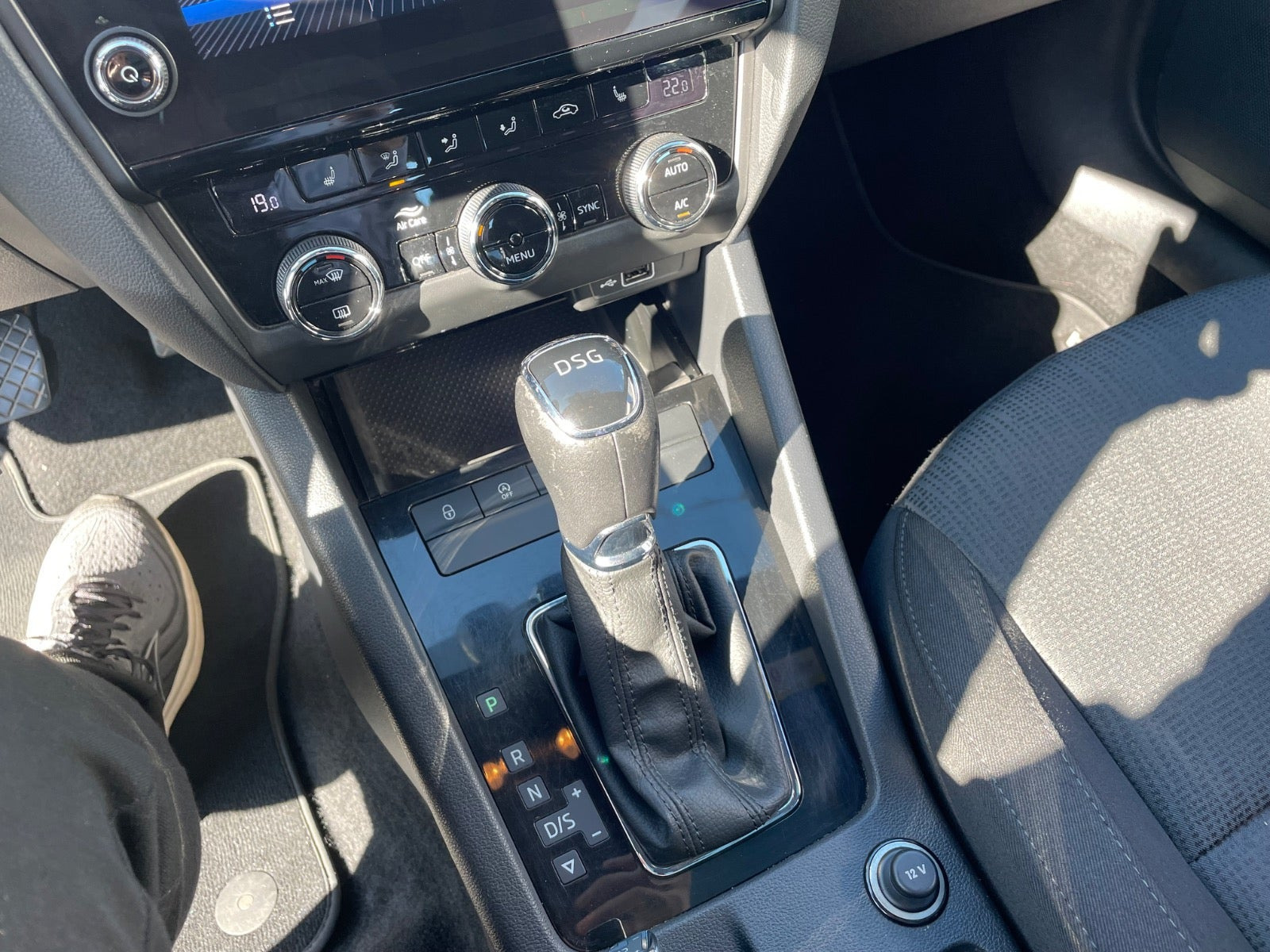Grå Skoda Octavia fra 2020