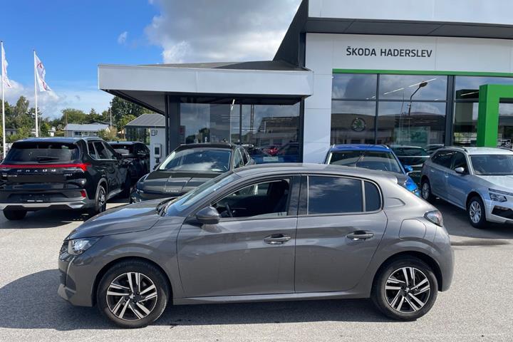 Grå Peugeot 208 fra 2021