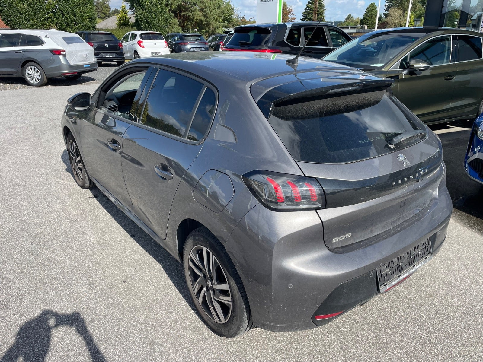 Grå Peugeot 208 fra 2021