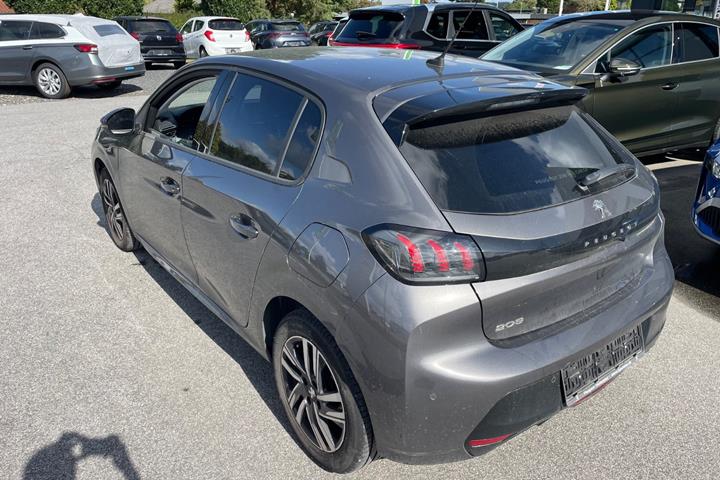 Grå Peugeot 208 fra 2021