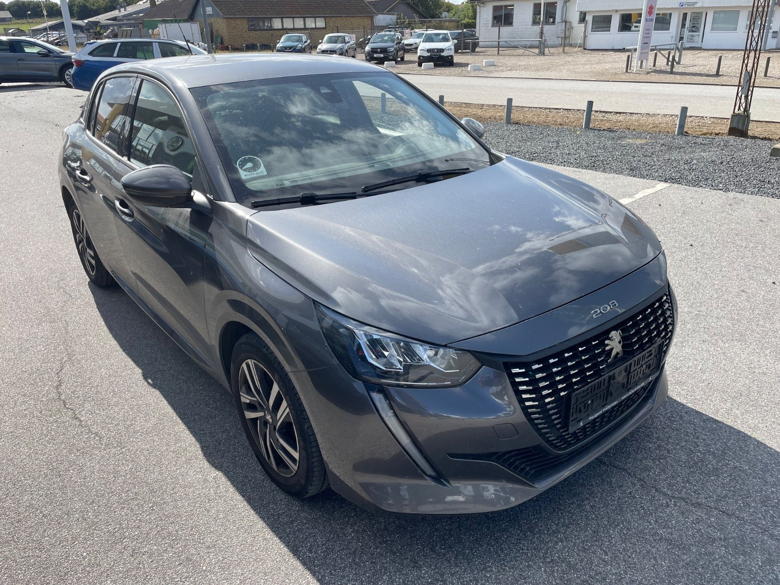 Grå Peugeot 208 fra 2021