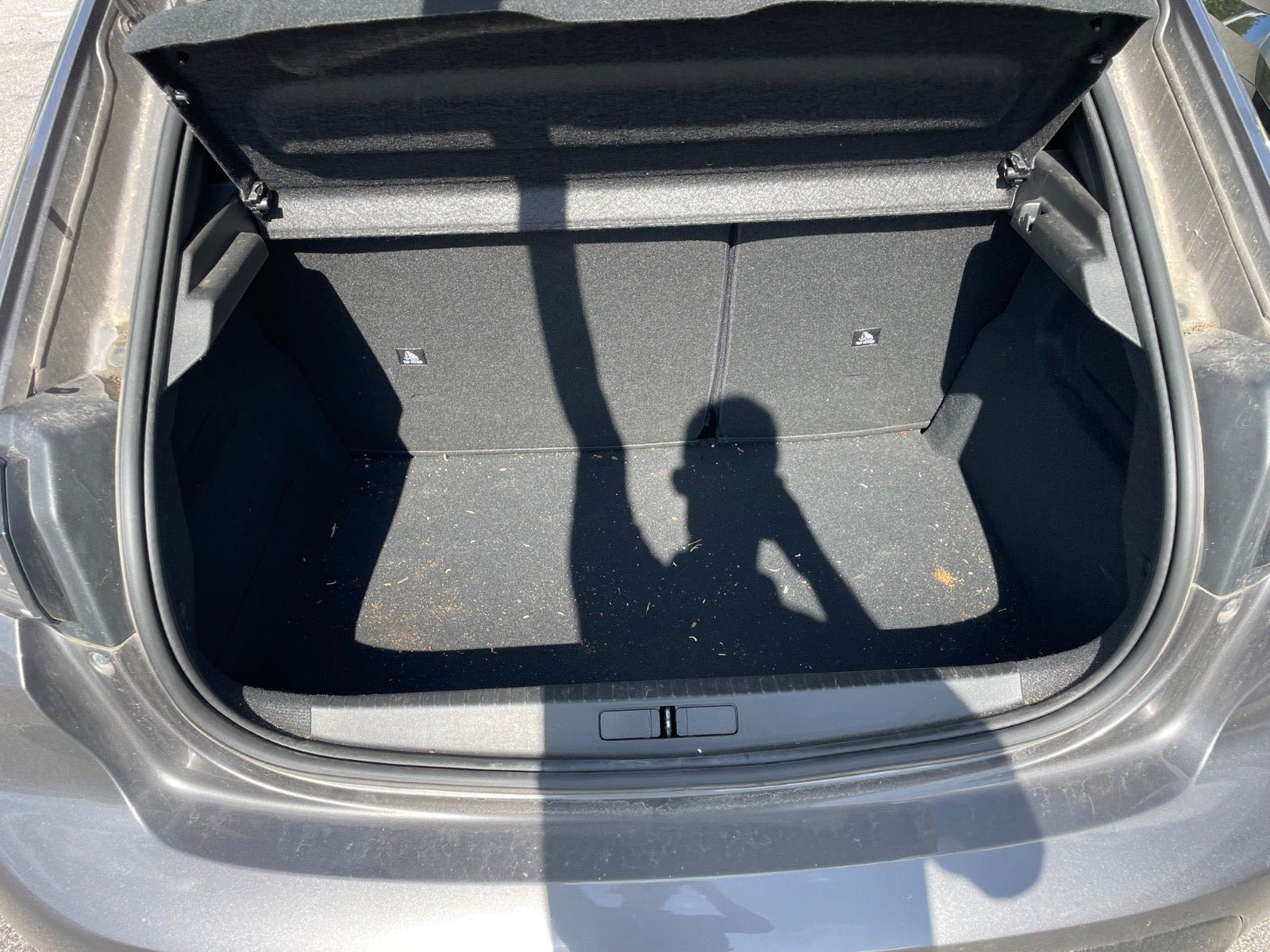 Grå Peugeot 208 fra 2021