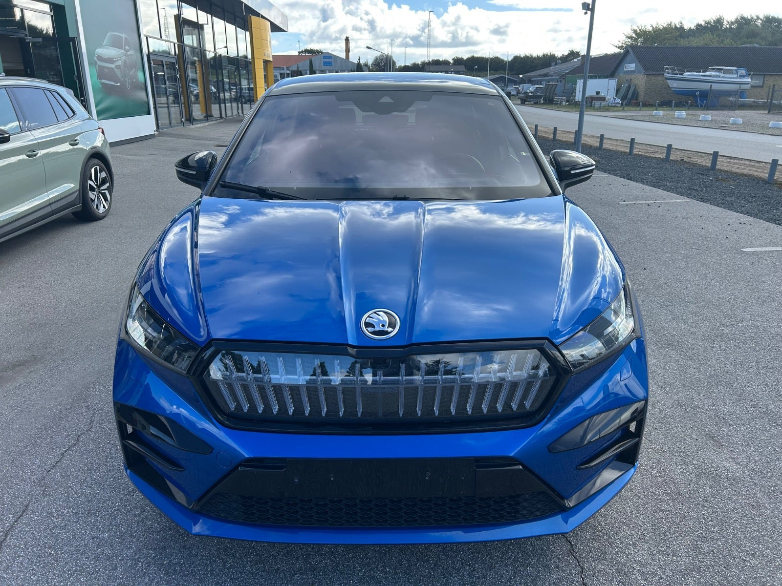 Blå Skoda Enyaq fra 2023