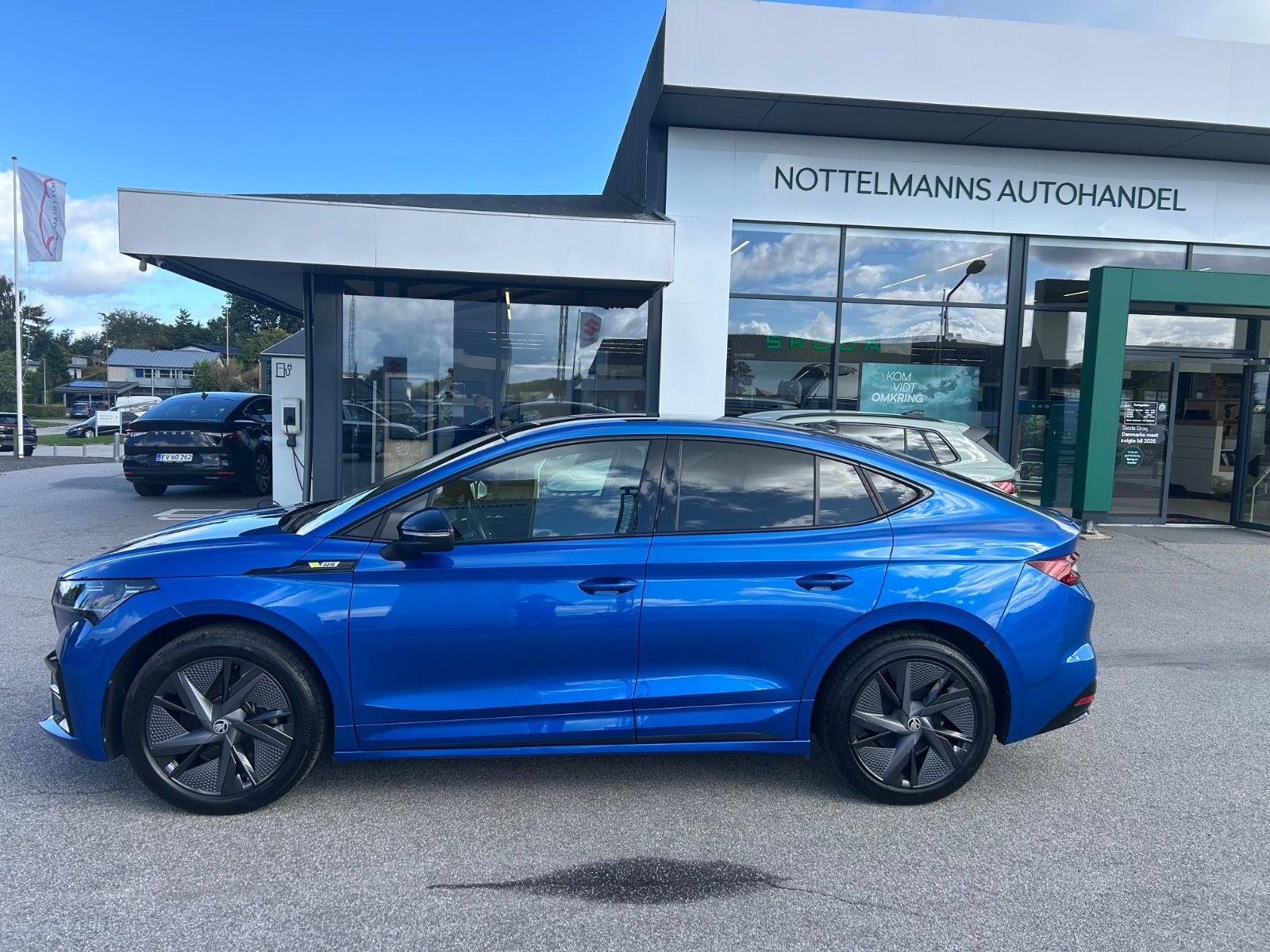 Blå Skoda Enyaq fra 2023