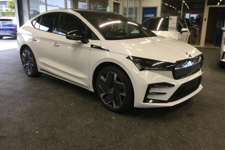 Hvid Skoda Enyaq fra 2023